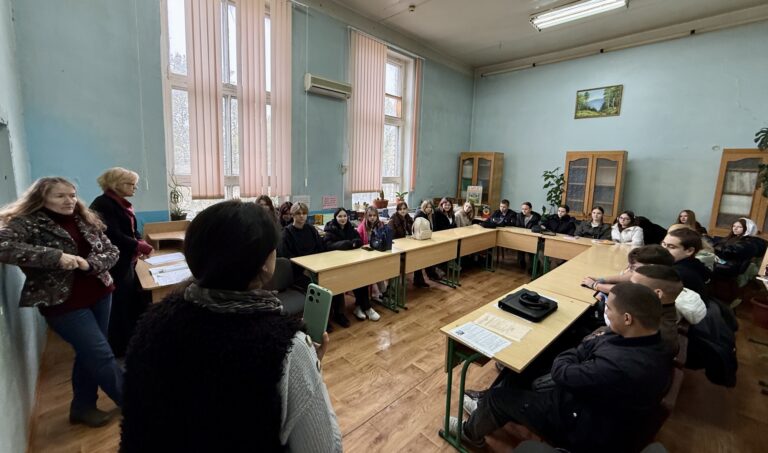 Мандрівка у світ книг: екскурсія першокурсників до бібліотеки