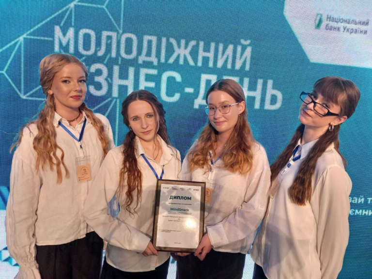 Наші студентки-фінансистки стали фіналістами програми «Компанія» від Junior Achievement Ukraine!