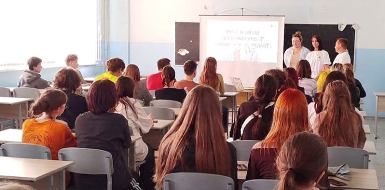 Волонтери Червоного Хреста провели інформаційну сесію для студентів коледжу
